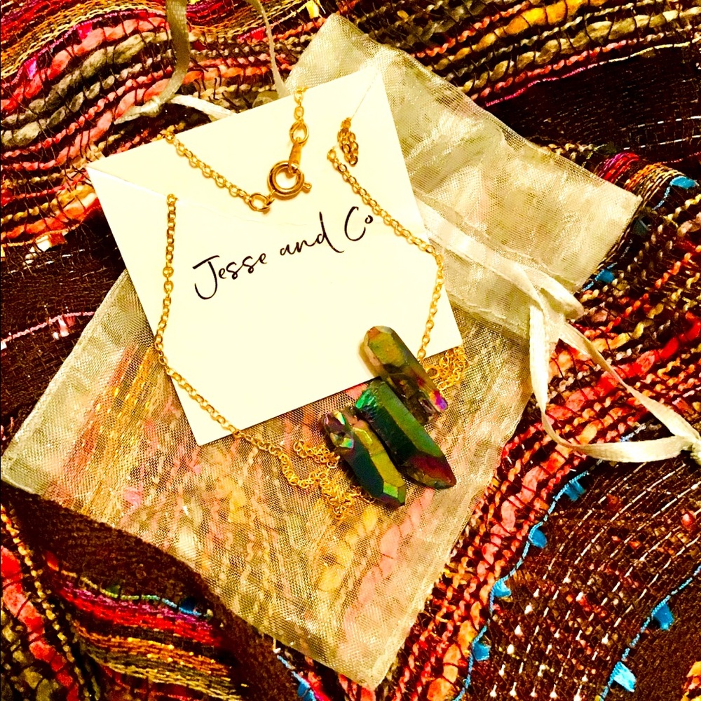 TRIPLE CRYSTAL NECKLACE WITH POUCH